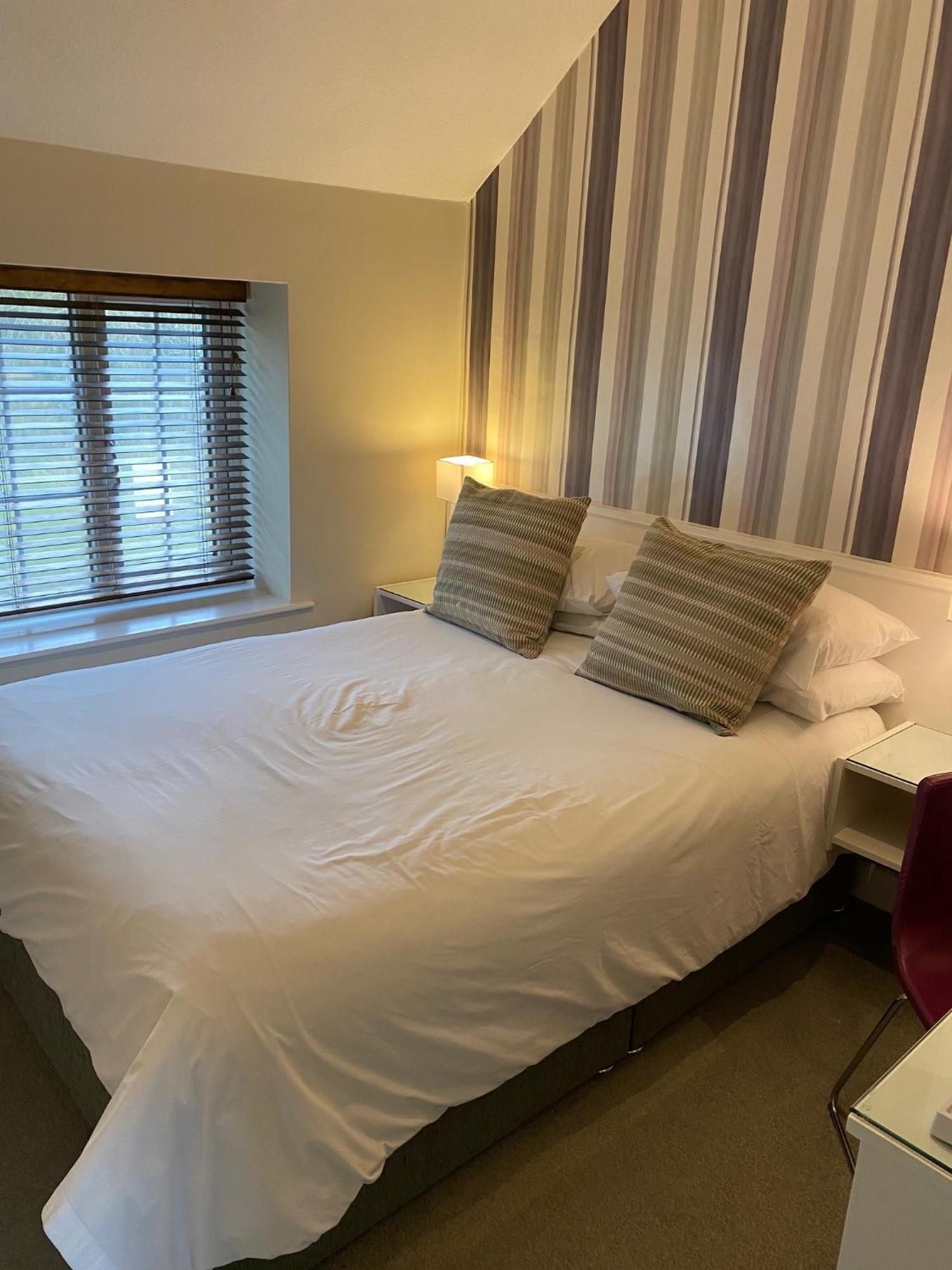 Manor Court Hotel Carnaby Extérieur photo