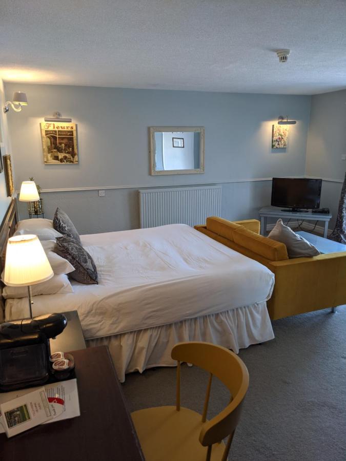 Manor Court Hotel Carnaby Extérieur photo