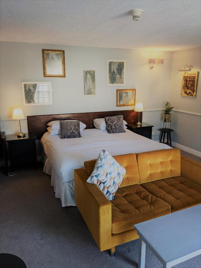 Manor Court Hotel Carnaby Extérieur photo