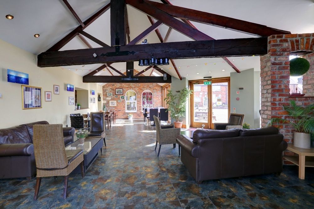 Manor Court Hotel Carnaby Extérieur photo