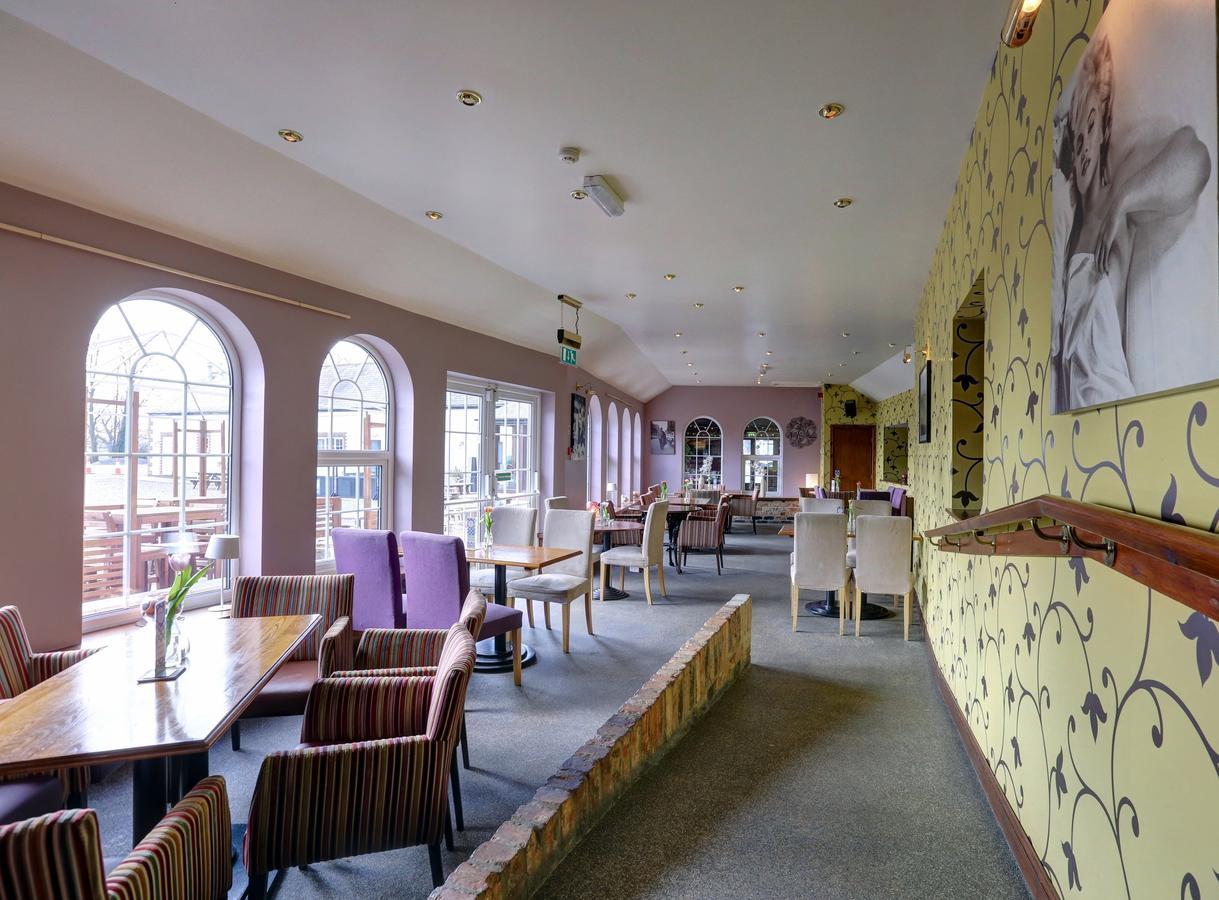Manor Court Hotel Carnaby Extérieur photo