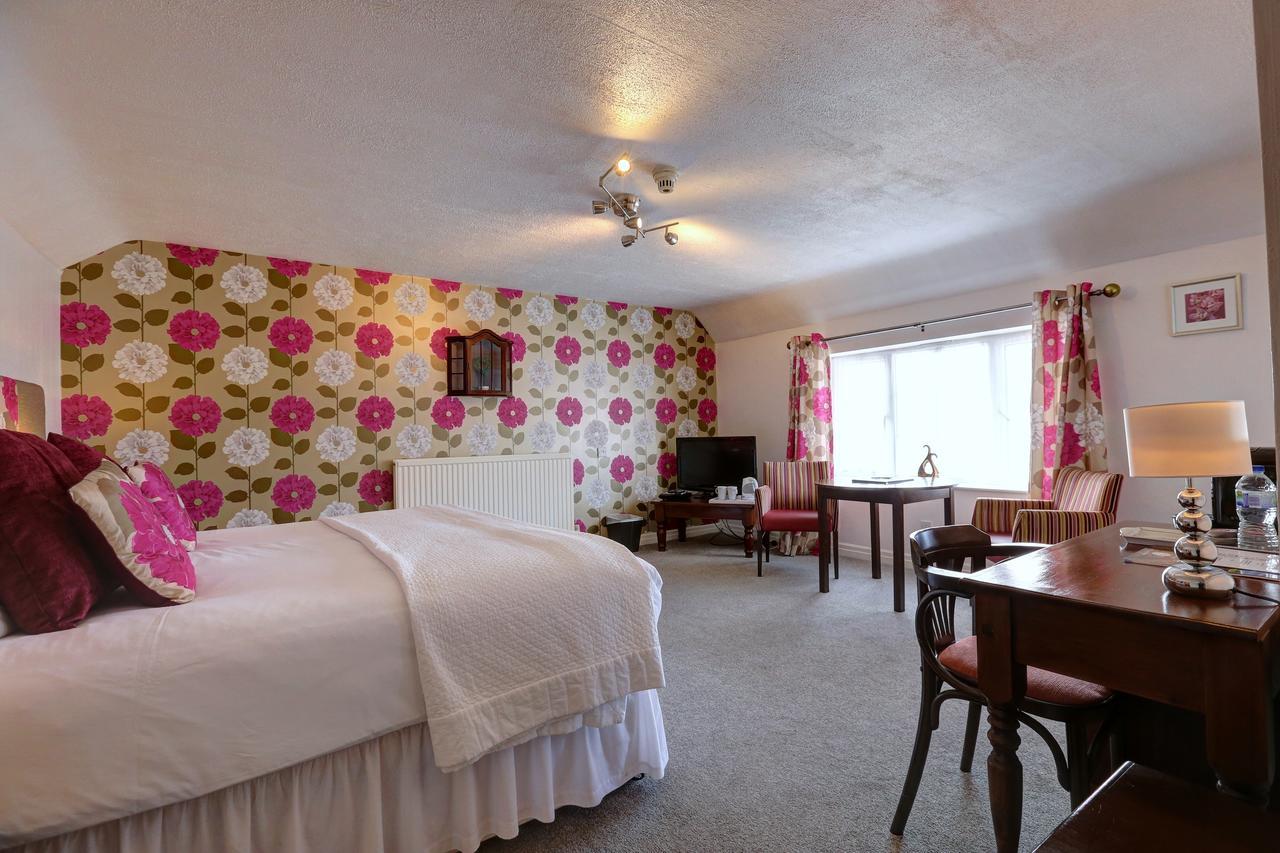 Manor Court Hotel Carnaby Extérieur photo