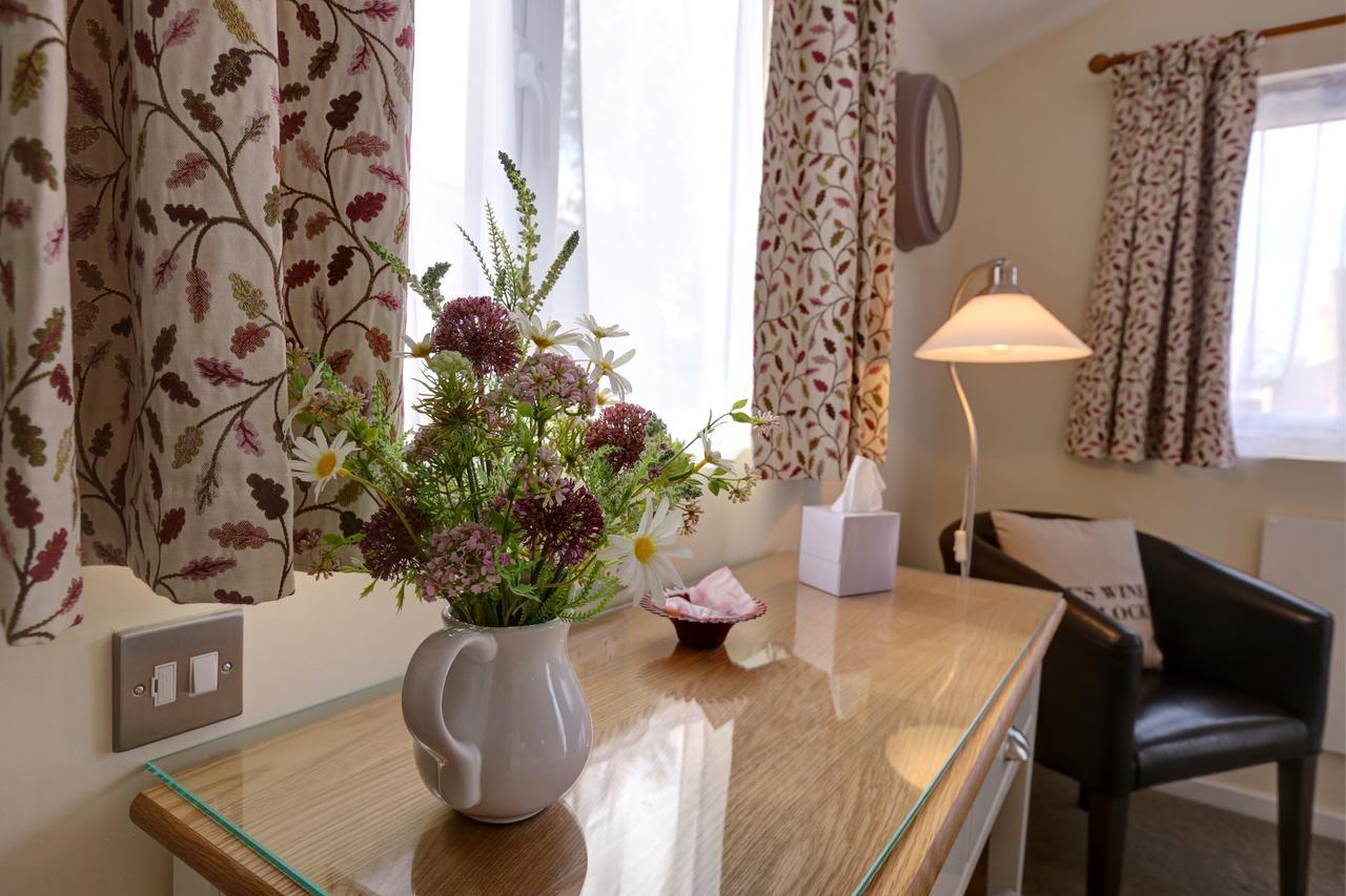 Manor Court Hotel Carnaby Extérieur photo