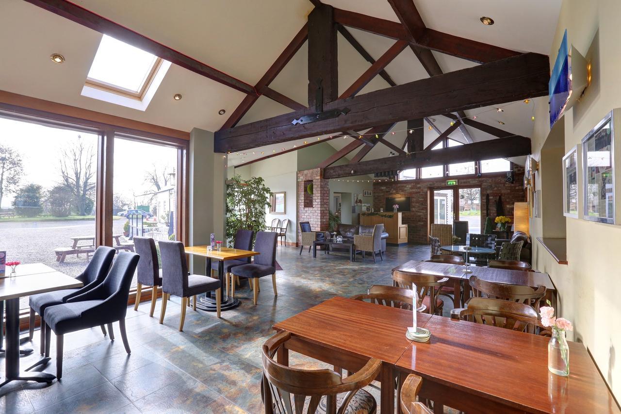 Manor Court Hotel Carnaby Extérieur photo