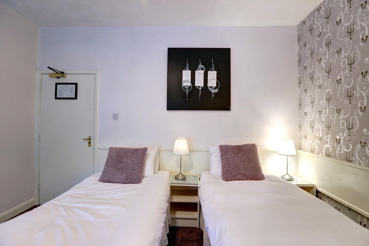 Manor Court Hotel Carnaby Extérieur photo