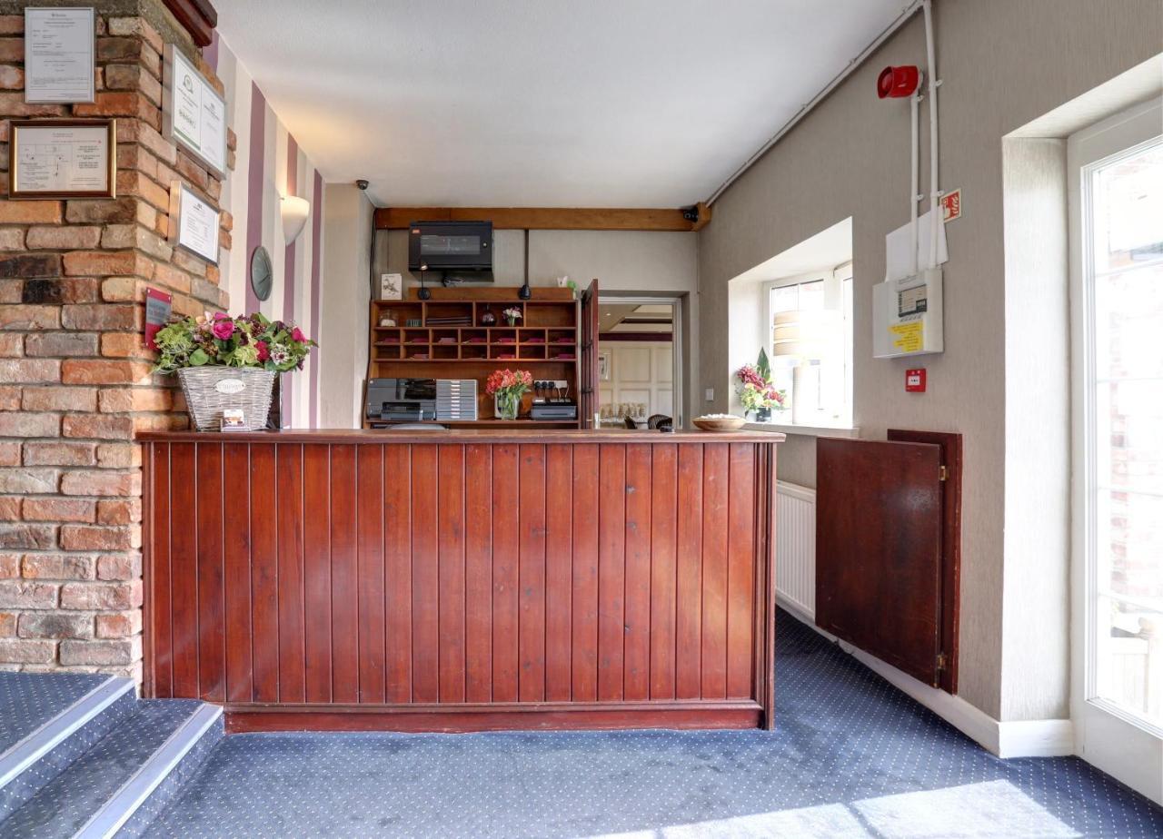 Manor Court Hotel Carnaby Extérieur photo