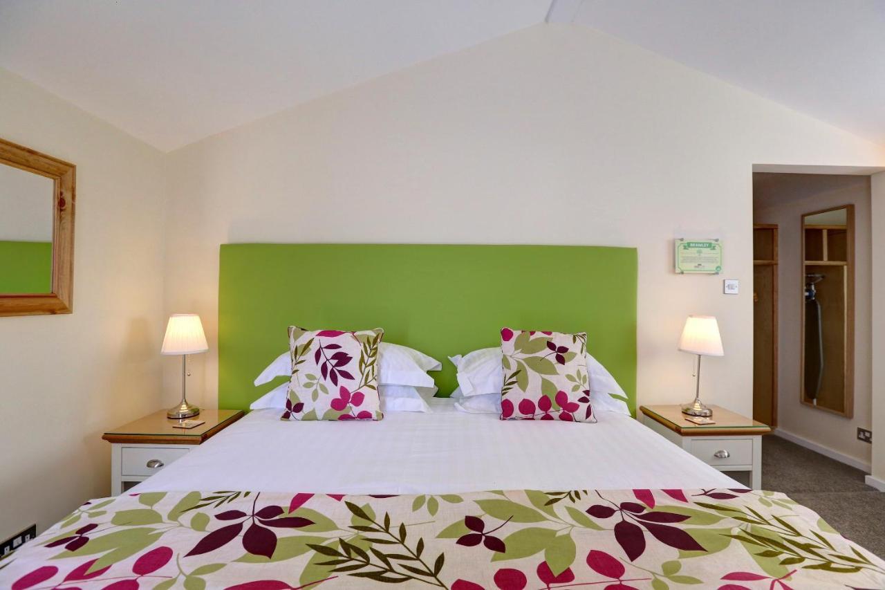 Manor Court Hotel Carnaby Extérieur photo